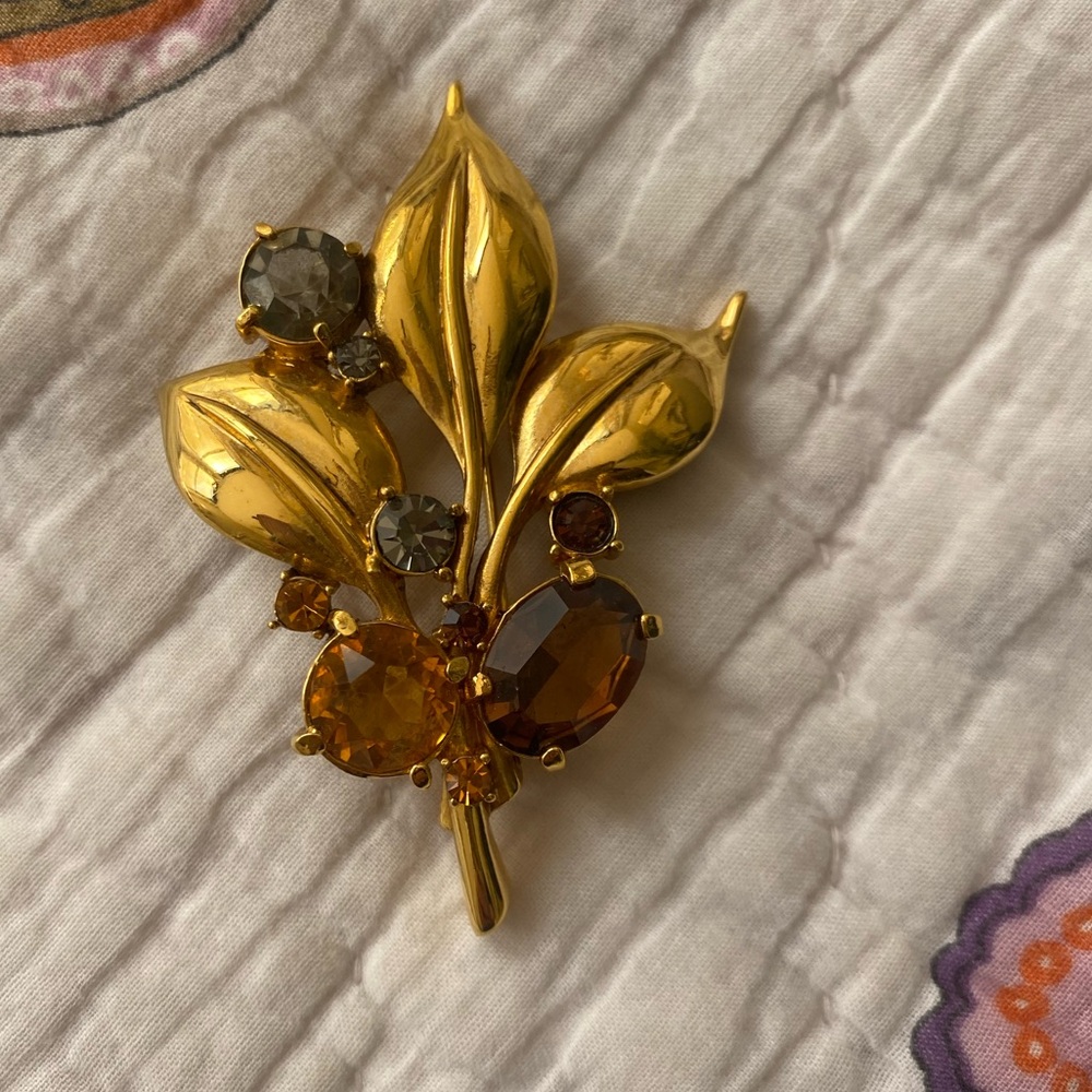 CAROLEE LEAF BROOCH with GLASS STONES 1980's